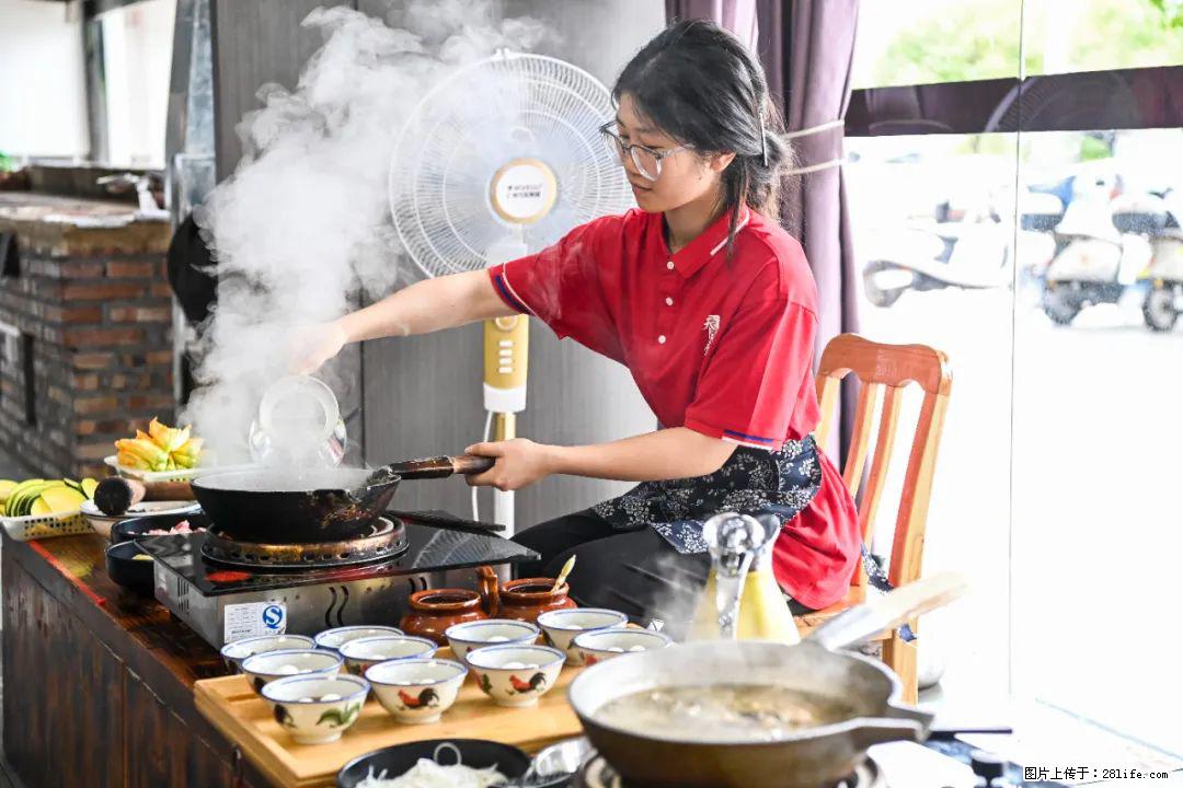 全网追的“扁担女孩”，找了一份暑假工，时薪12元 - 赣州生活资讯 - 赣州28生活网 ganzhou.28life.net